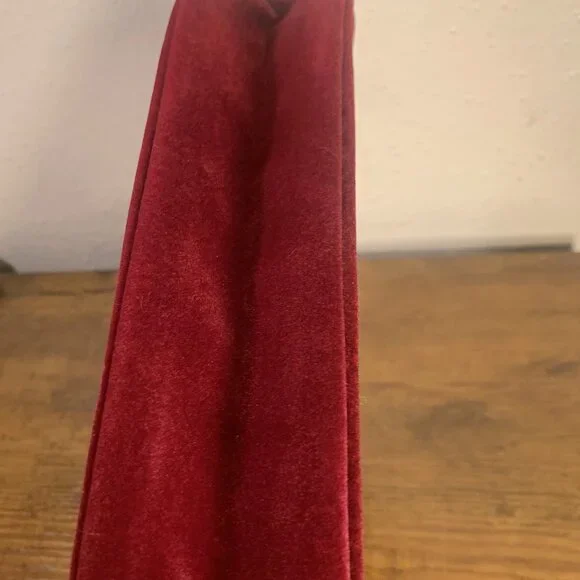 Velvet Gucci Beauty Limited Edition Makeup Bag - Picture 7 of 10